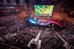 电子竞技：明星选手高光操作与团队协作如何塑造电竞文化